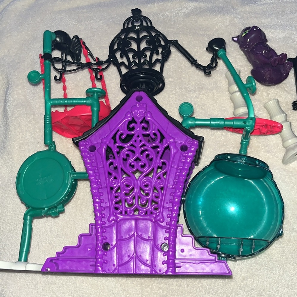 Monster High Dollhouse Furniture Set - Picture 10 of 11